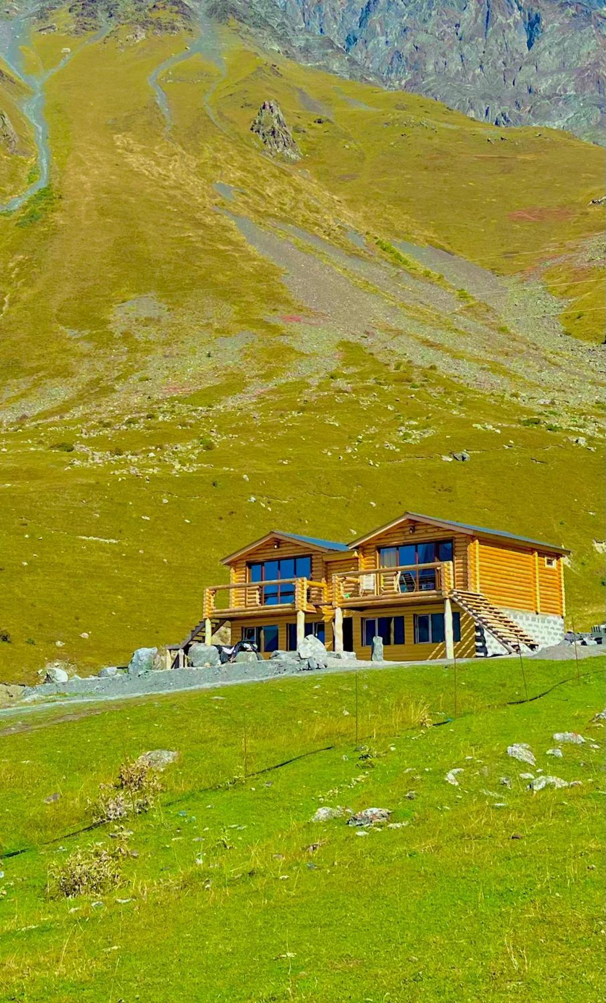 Alone Cottage Kazbegi Exterior photo